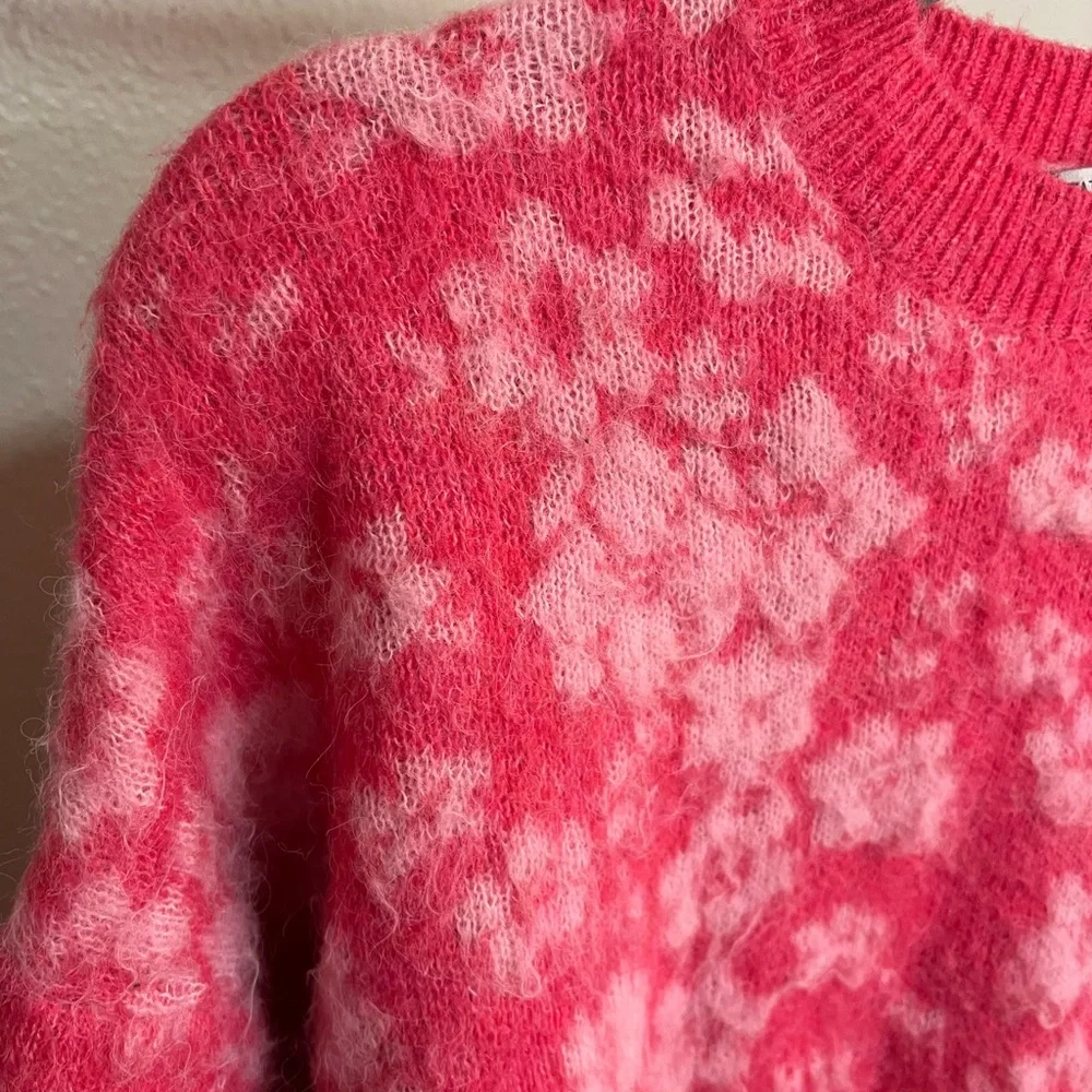 Zara Fuzzy Pink Cropped Crewneck Sweater with Floral Pattern - Picture 6 of 8